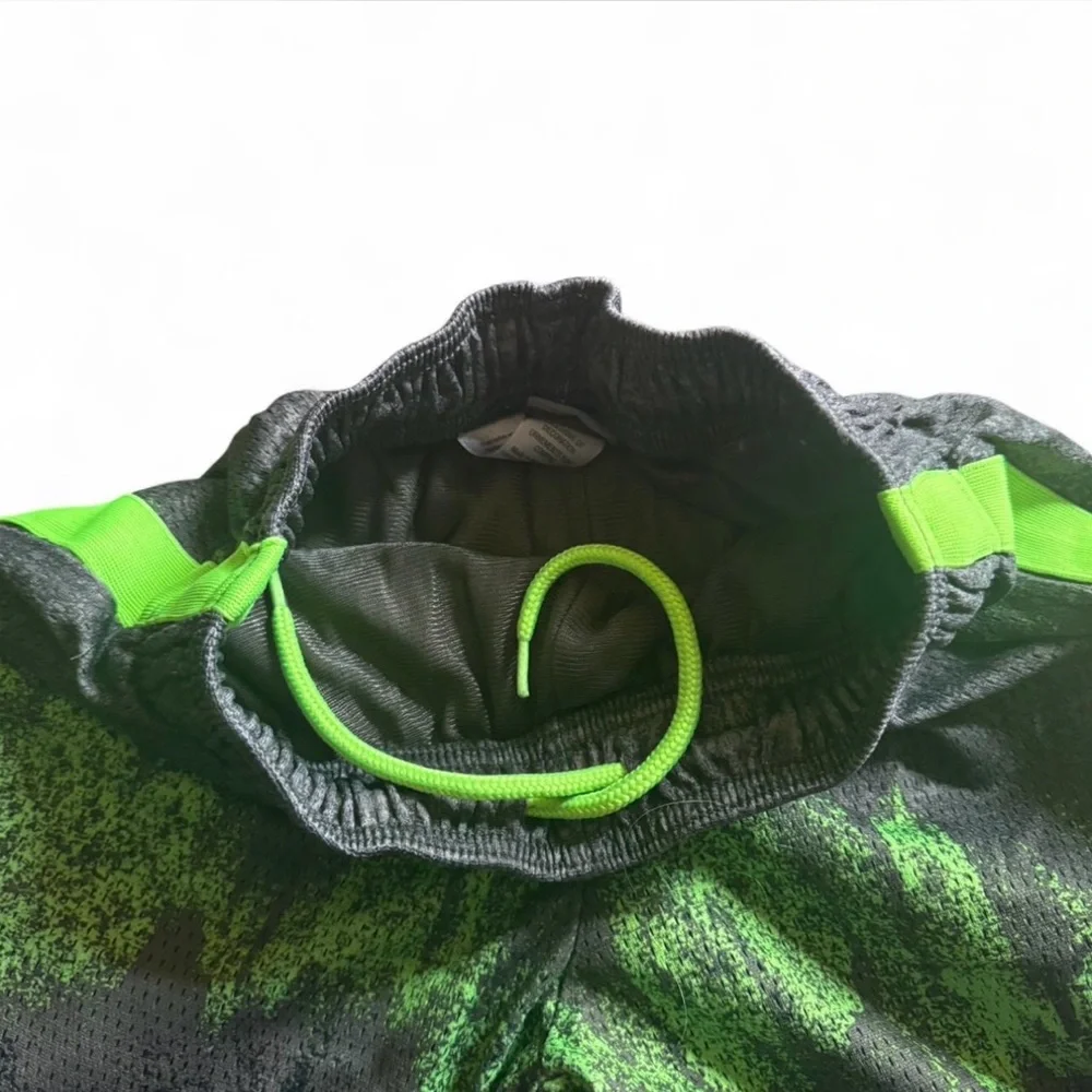 C9 Champion Boys Gray & Neon Green Athletic Shorts - M (8/10)